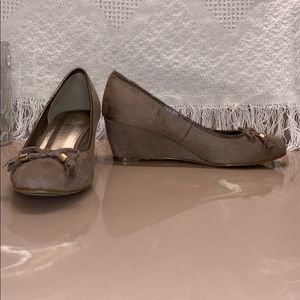 Karen Scott taupe wedges size 7.5